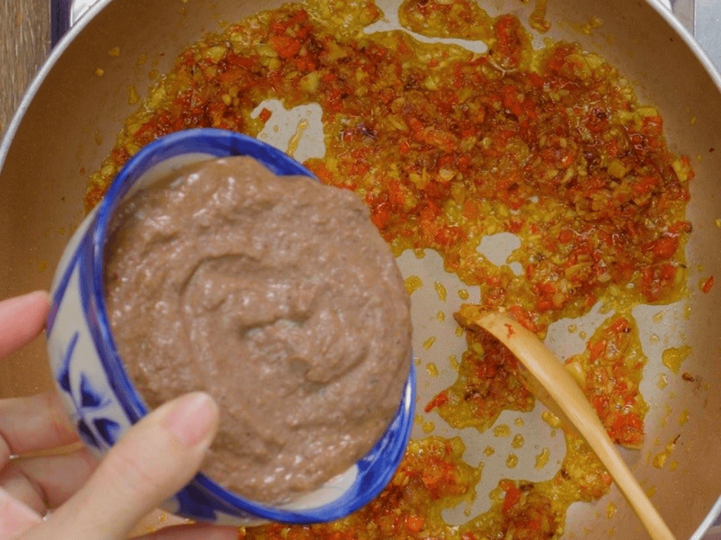 cac-buoc-xao-mam-ruoc-chuan-vi-street-food