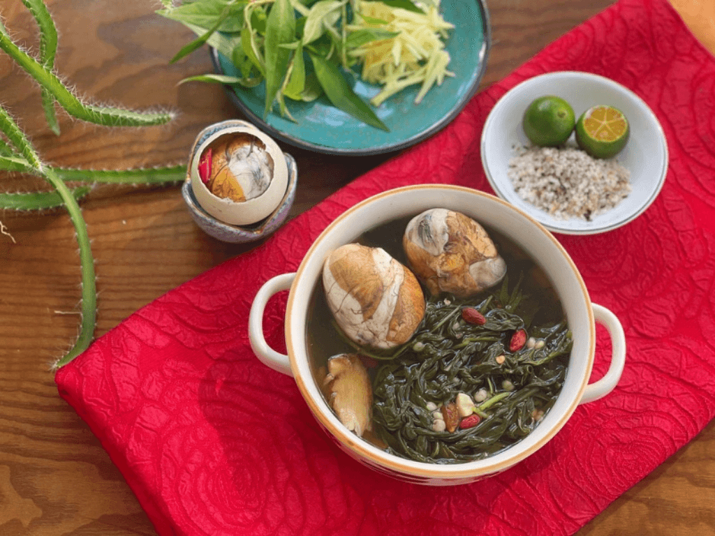 trung-vit-lon-mon-an-via-he-quen-thuoc-o-viet-nam