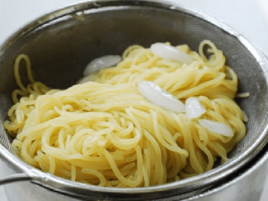 chuan-bi-mi-va-topping-di-kem