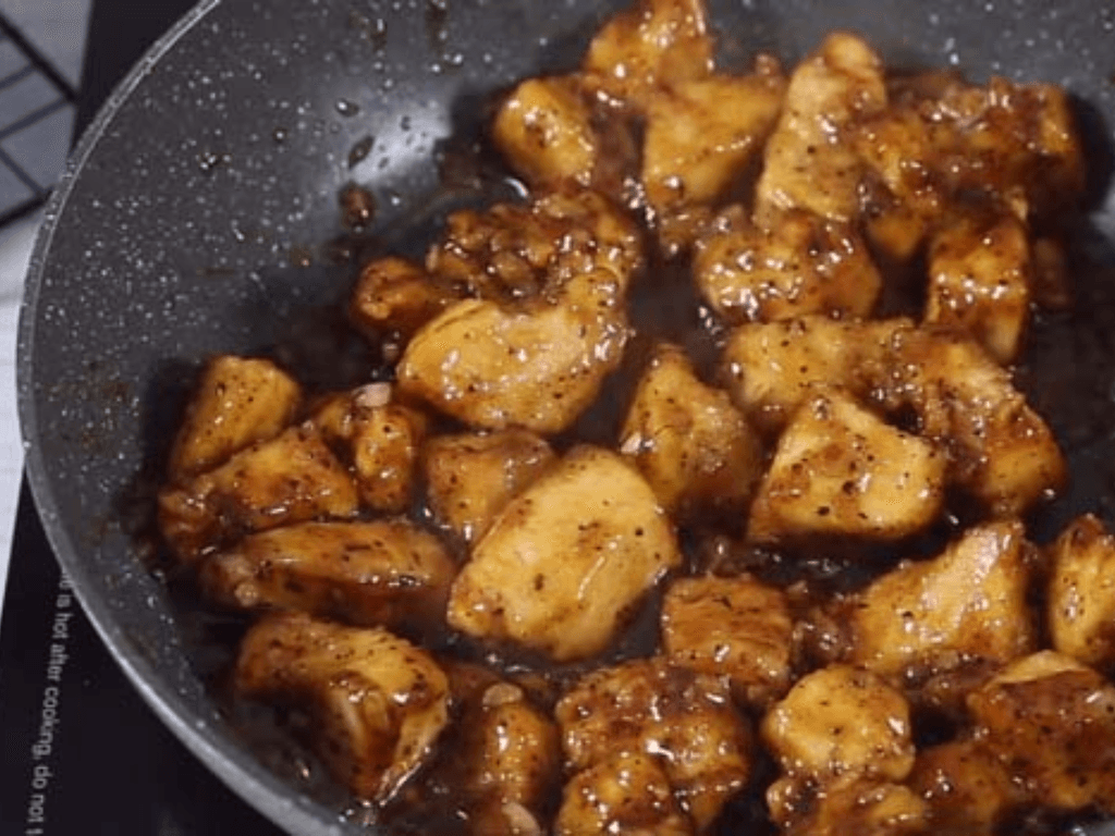 cac-buoc-che-bien-ga-sot-tieu-den-chuan-vi