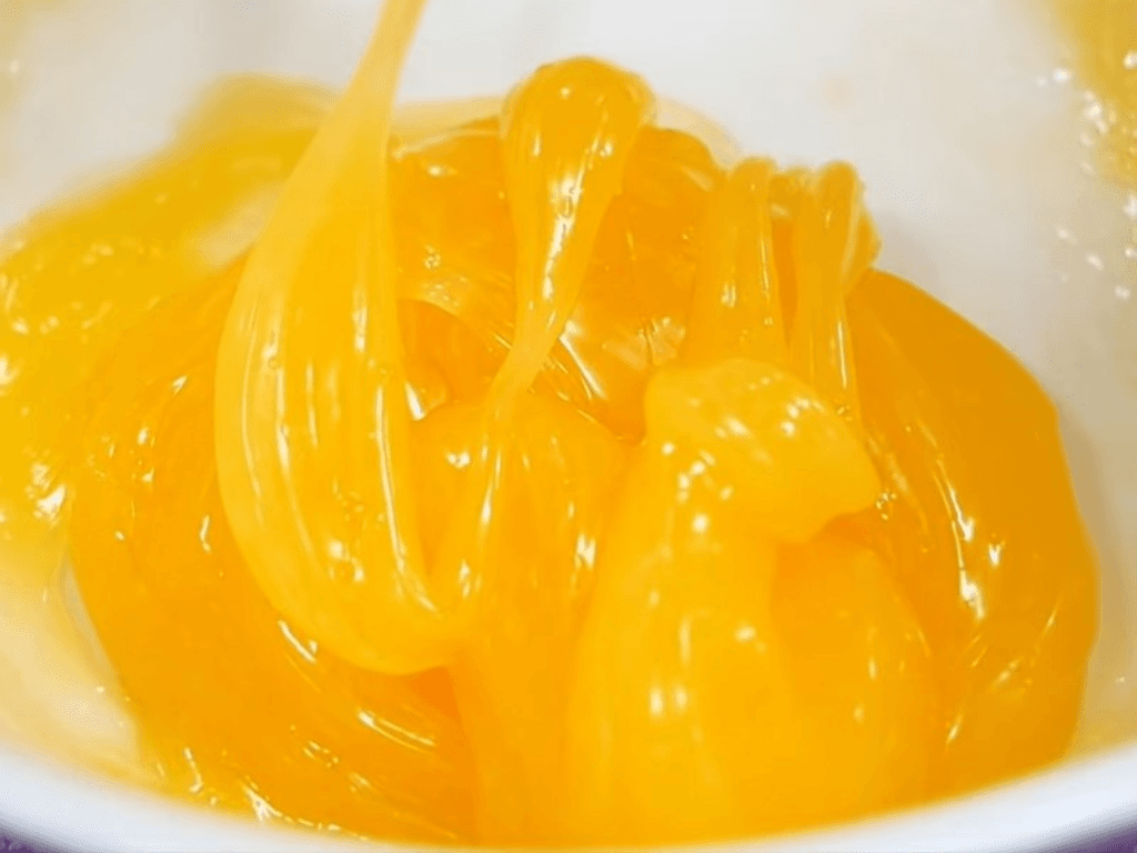 bi-quyet-lam-sot-dau-trung-vang-uom-beo-ngay-chuan-vi