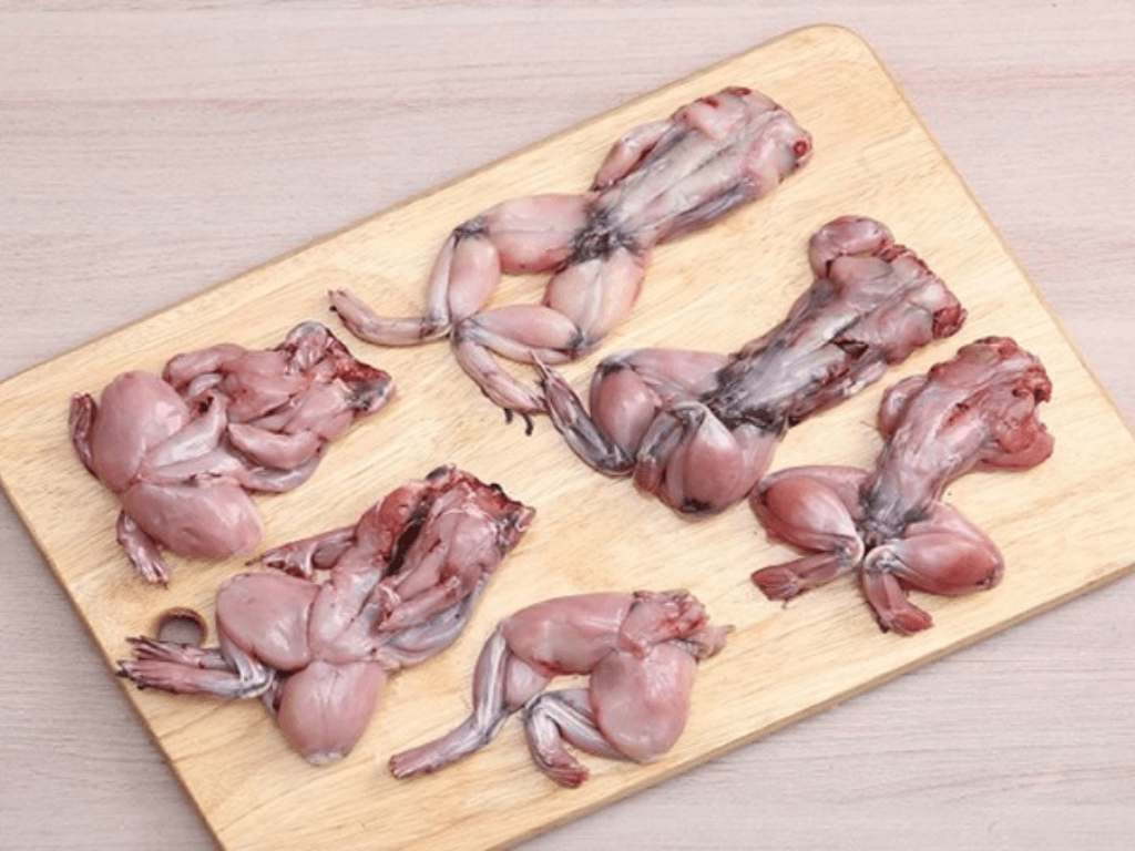 chon-va-so-che-thit-ech-de-khu-tanh-hieu-qua