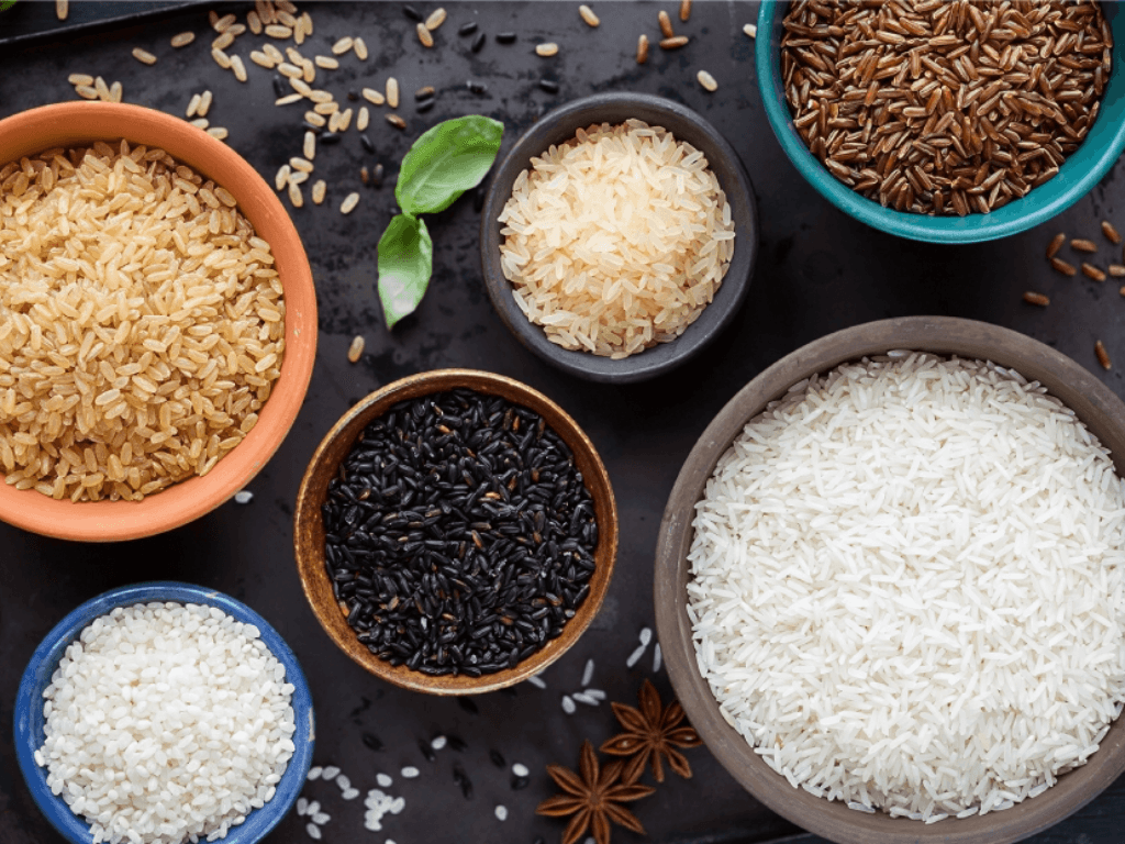 chuan-bi-nguyen-lieu-va-dung-cu-lam-bot-gao-lut-tai-nha