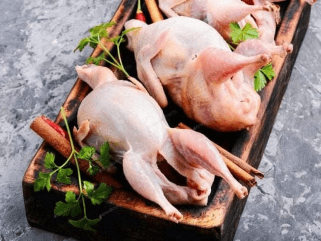 chuan-bi-nguyen-lieu-tuoi-ngon-cho-mon-chim-bo-cau-xao-hanh-ram