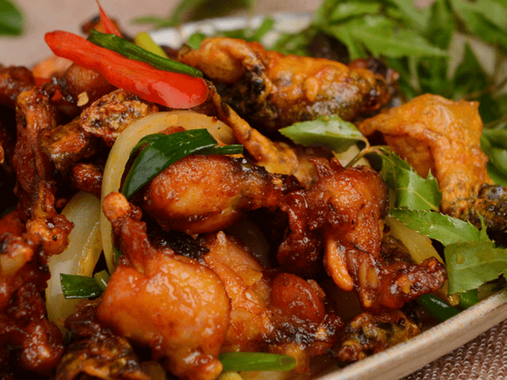 mon-ech-chien-nuoc-mam-ngon-chan-dong-ban-nhau