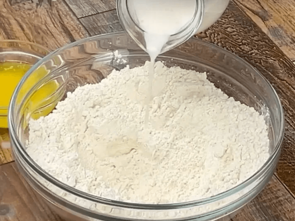 tron-va-u-bot-tao-do-dan-hoi-cho-banh