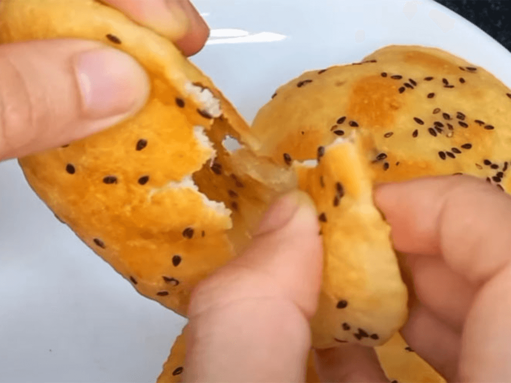 lam-banh-tieu-gion-xop-la-thu-thach-kho-nhan