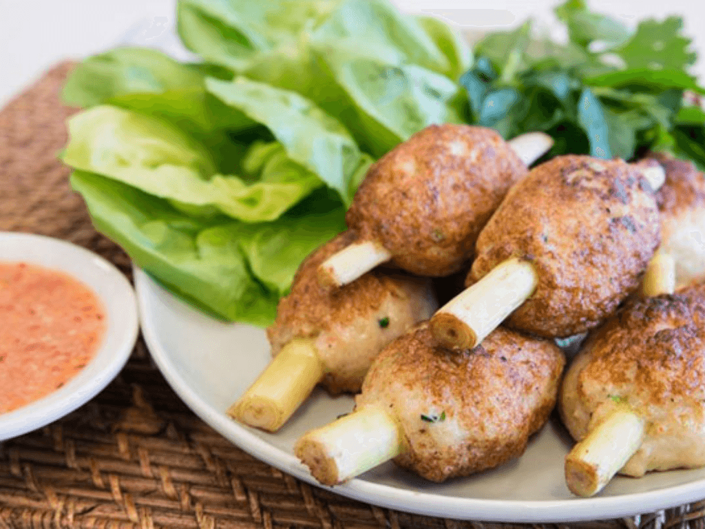 chao-tom-la-mon-an-pho-bien-trong-am-thuc-mien-trung-va-nam-bo