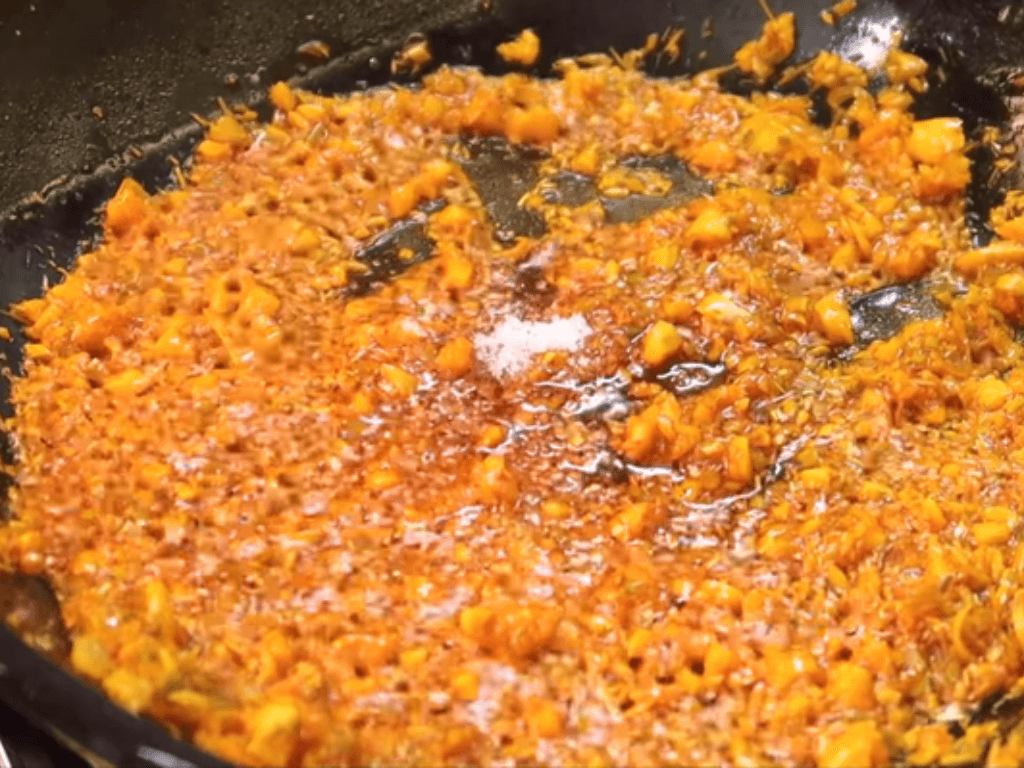 nau-sa-te-chay-diem-nhan-giup-nuoc-leo-chuan-vi-hue-cay-nong