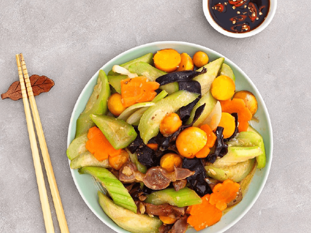 trung-ga-non-xao-muop-mon-dan-da-gay-thuong-nho