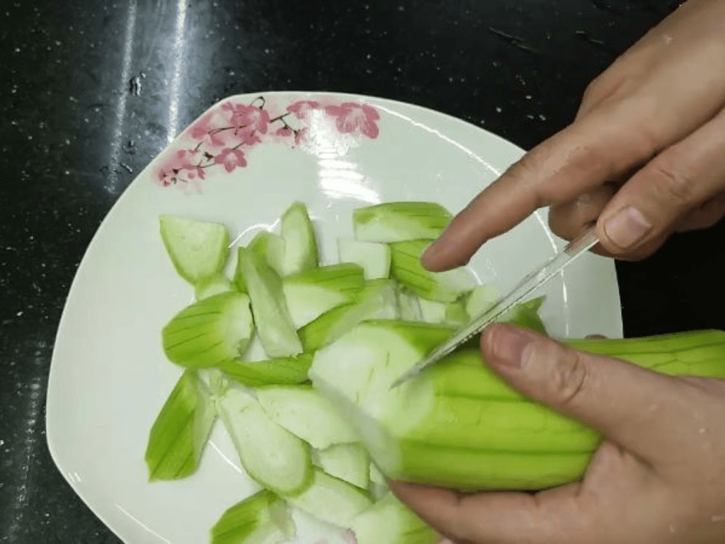so-che-nguyen-lieu-dung-cach-de-trung-non-khong-tanh-muop-giu-mau-xanh