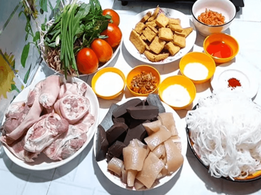 chuan-bi-nguyen-lieu-du-day-cho-noi-bun-rieu-thom-nuc-mui
