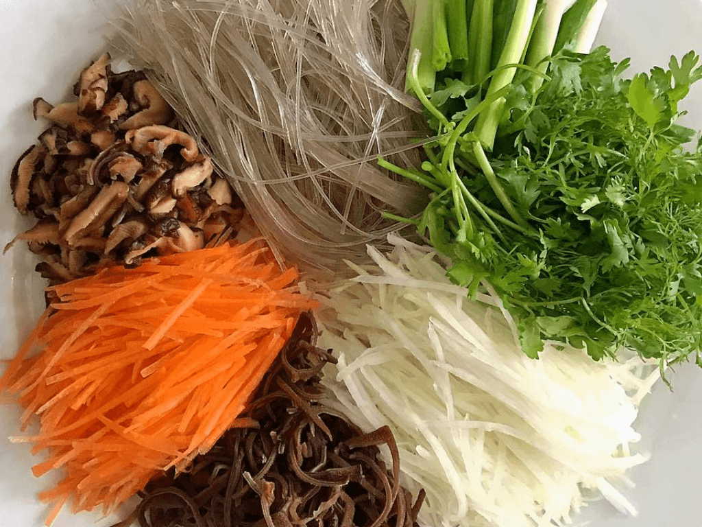 chuan-bi-nguyen-lieu-xao-giu-vi-tuoi-ngon-va-can-bang-huong-vi