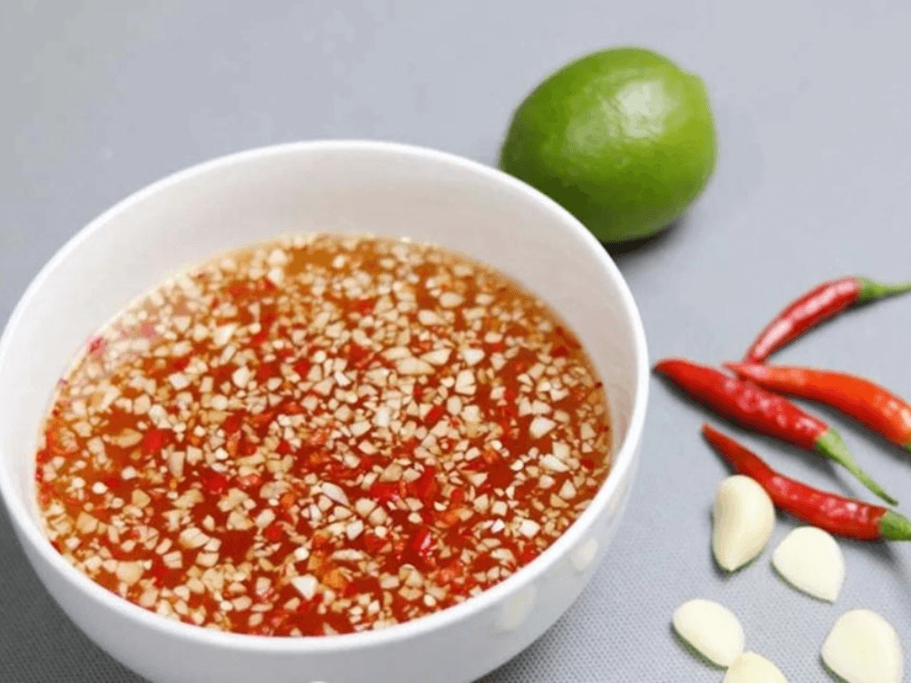 pha-nuoc-mam-va-rim-duoi-heo-linh-hon-cua-mon-an