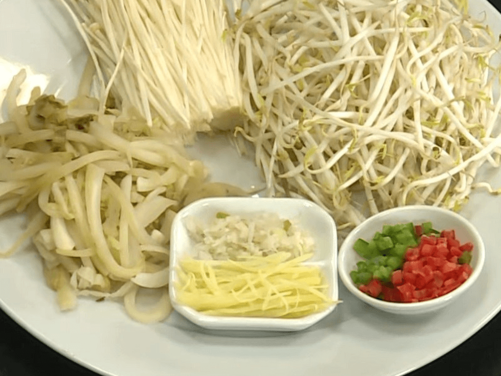 nguyen-lieu-vang-bi-quyet-chon-nam-kim-cham-va-rau-cu-tuoi-ngon