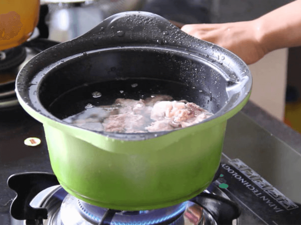 nau-canh-giu-vi-thanh-ngot-tu-nhien-cua-kho-qua