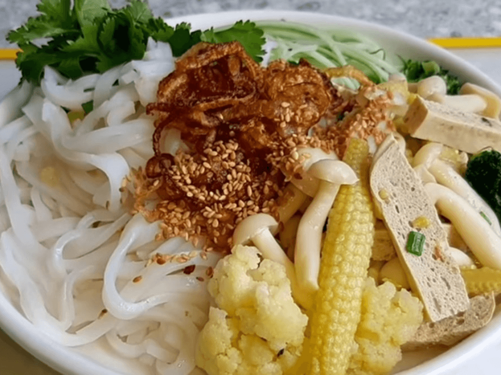 pho-tron-chay-mon-lua-tinh-khien-ai-cung-ngo-la-pho-thit