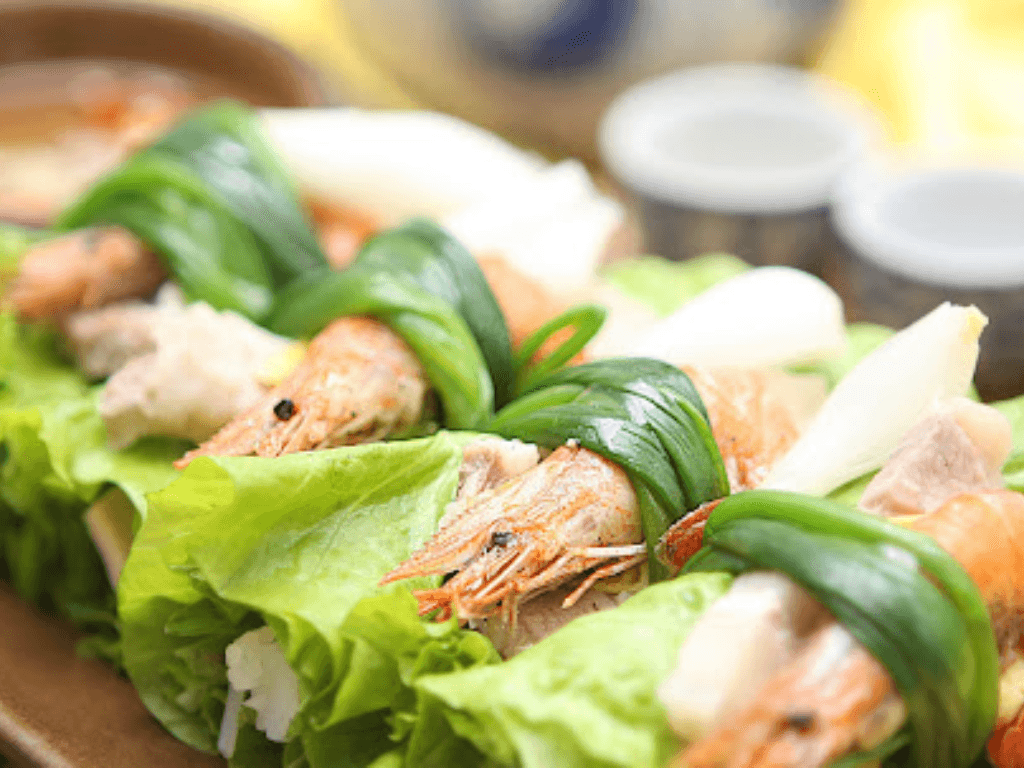 hanh-cuon-tom-thit-mon-ngon-dan-da-tinh-te-trong-tung-cuon-nho