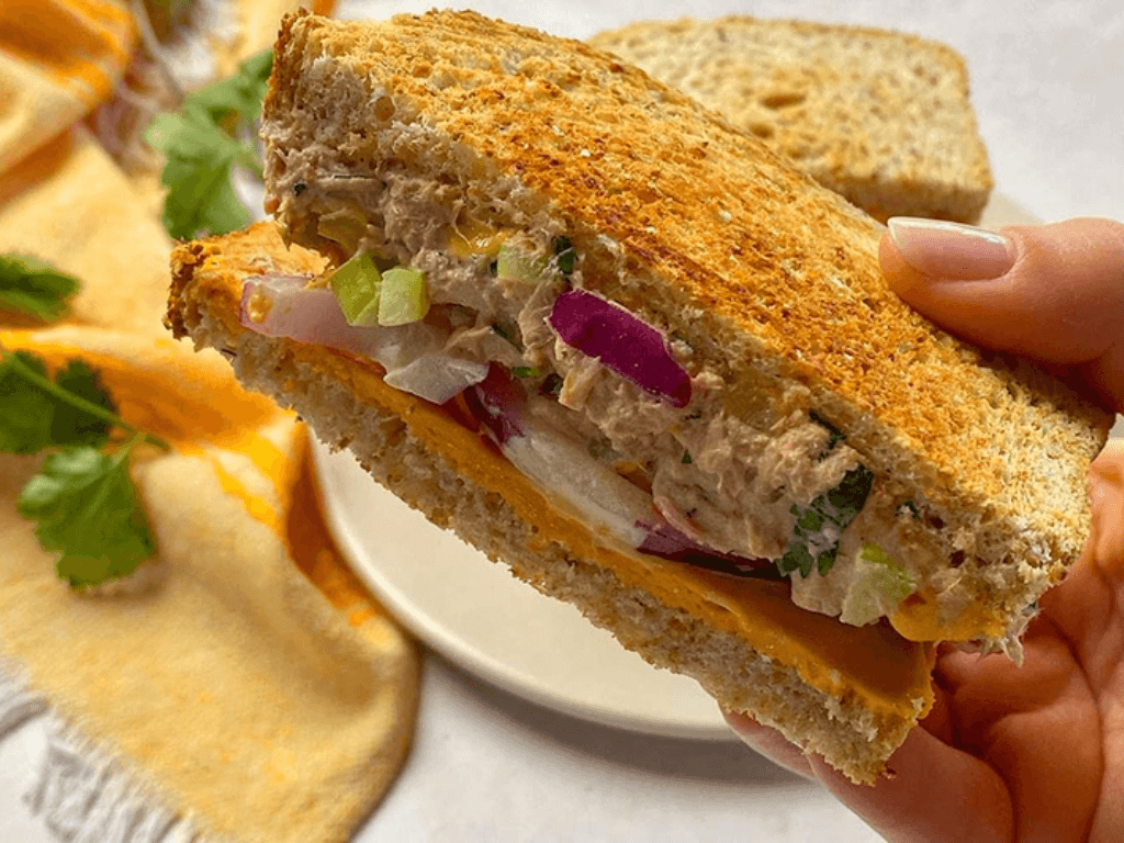 sandwich-ca-ngu-bua-sang-kieu-au-nhanh-gon-ma-van-du-chat