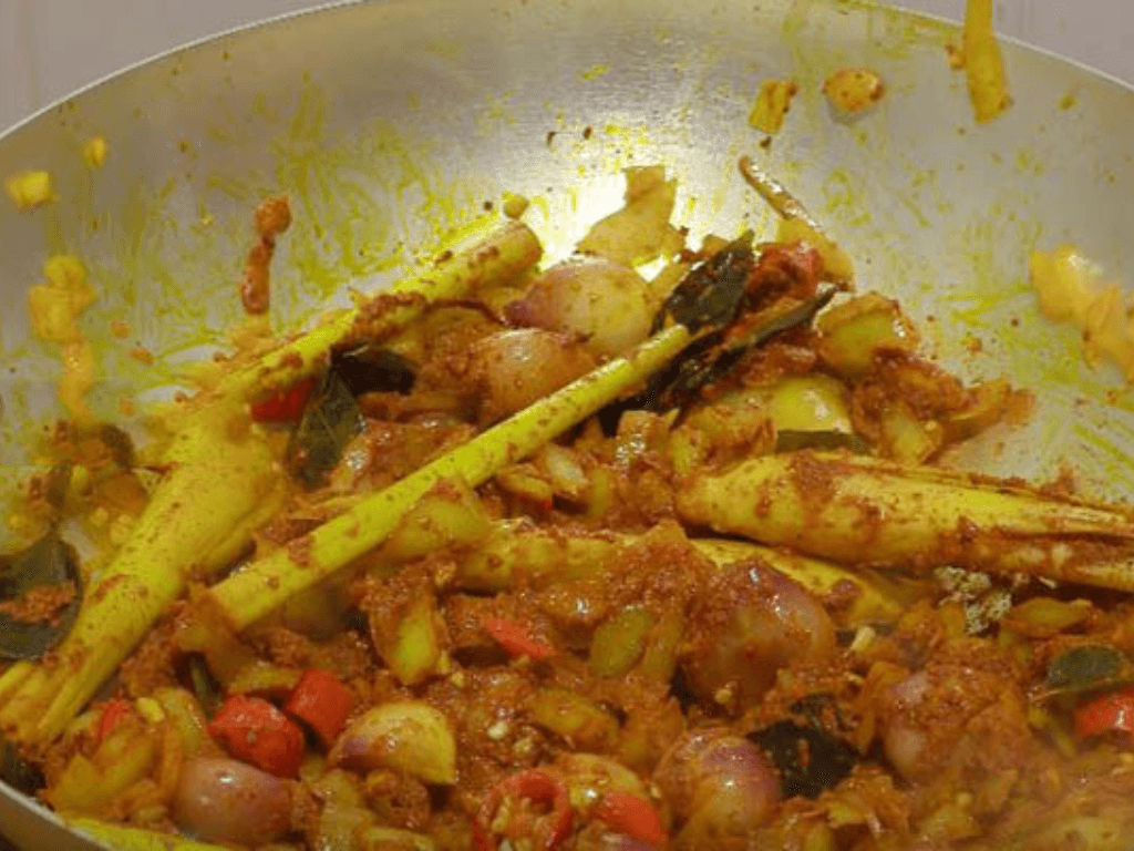 nau-ca-ri-khi-huong-ca-ri-hoa-quyen-cung-vi-beo-ngay