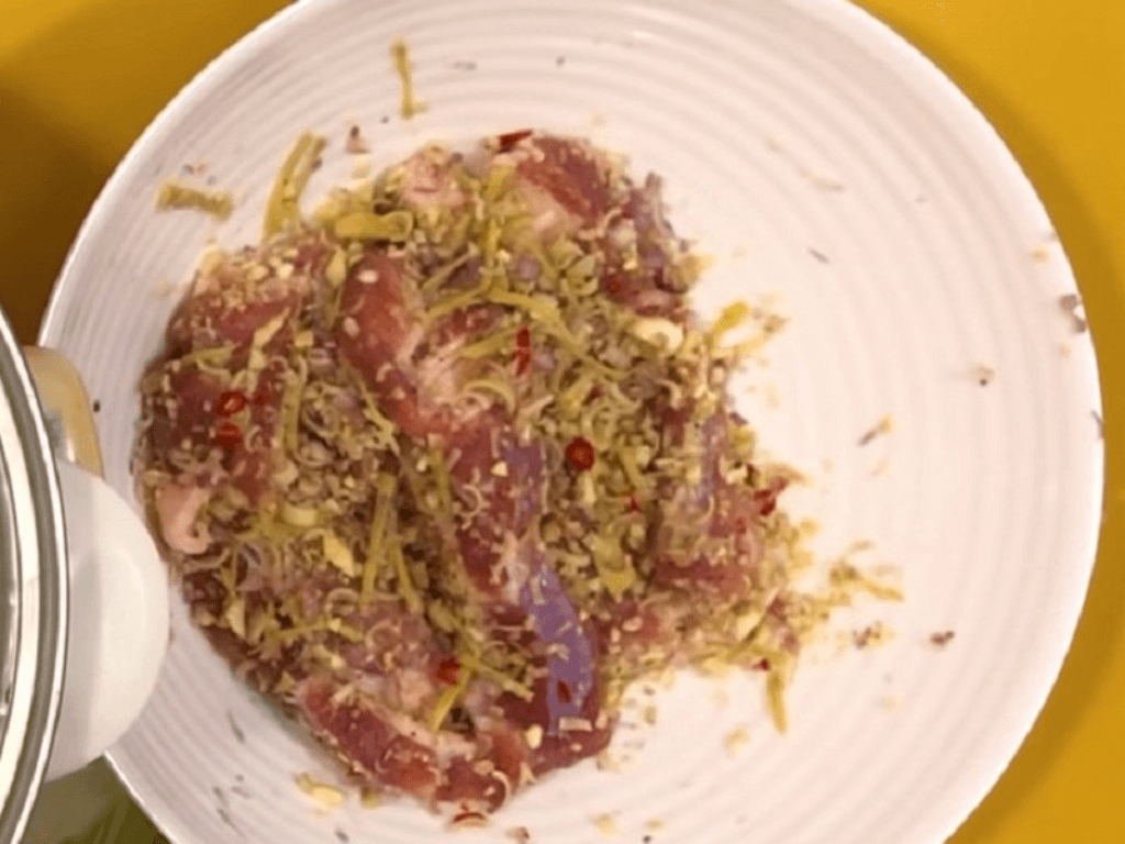 bi-quyet-uop-2-lop-huong-cho-mui-sa-tham-trong-la-chanh-toa-ngoai