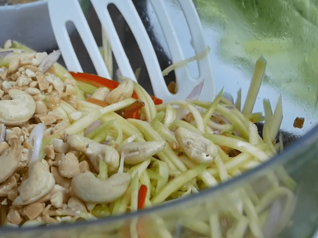 cach-lam-goi-xoai-tom-kho-phien-ban-sieu-toc-chi-15-phut