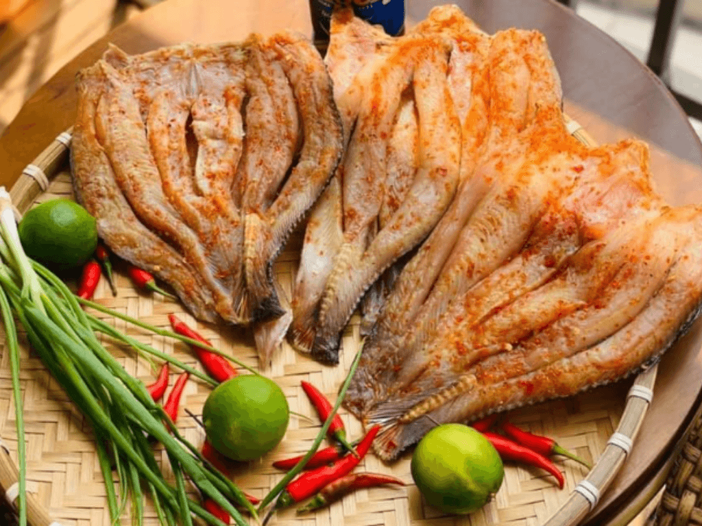 ca-tre-tuong-dan-da-ma-la-vang-kho-trong-gian-bep-viet