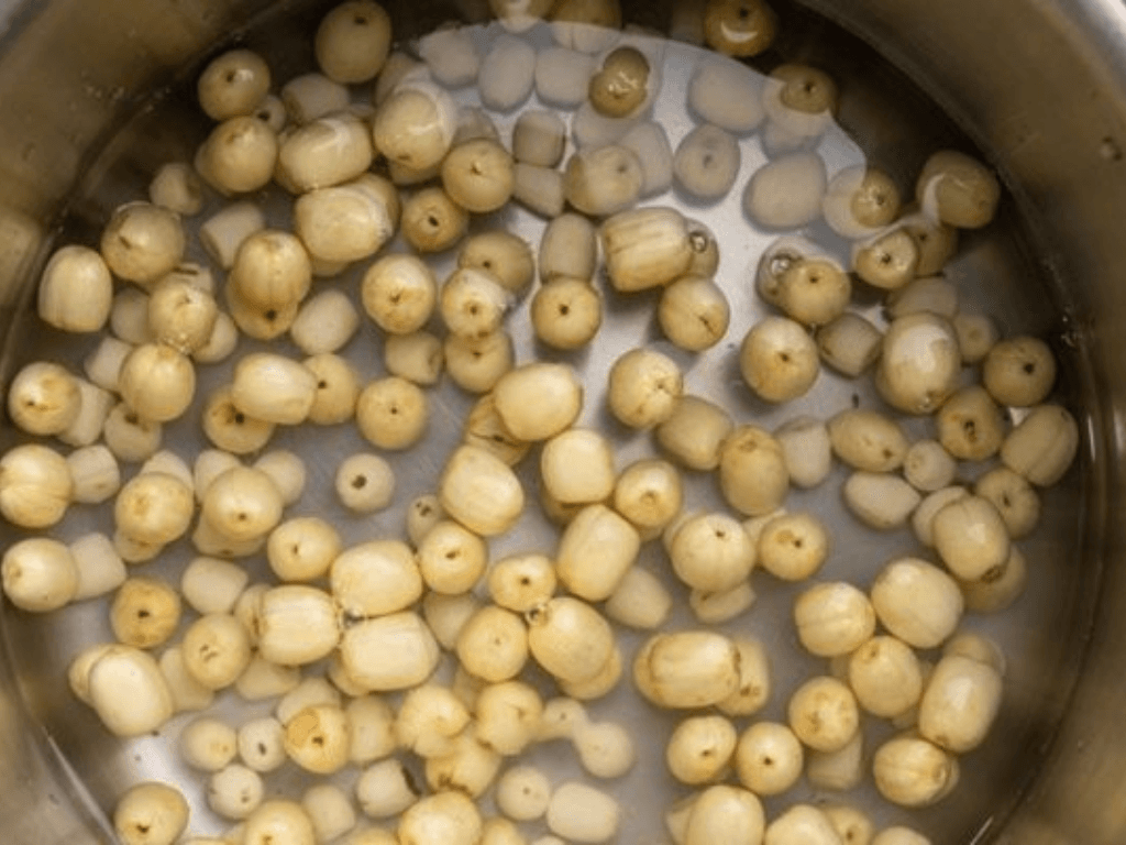 chon-va-so-che-hat-sen-buoc-go-bi-cho-ai-so-hat-bi-nat-dang