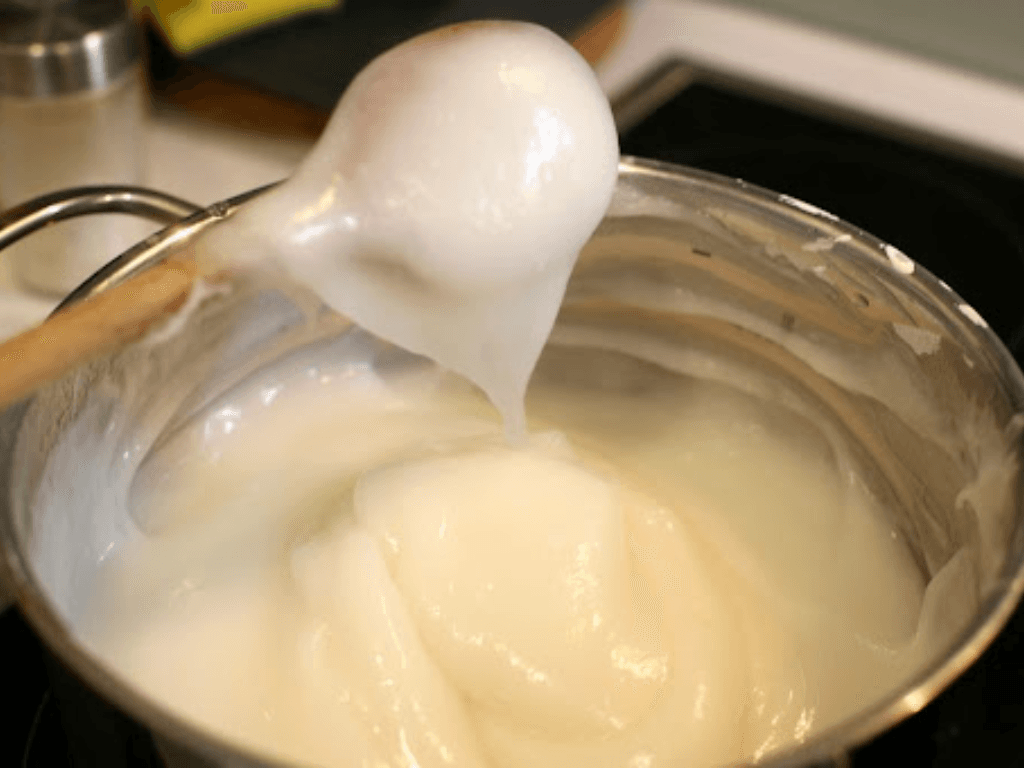 nau-bot-banh-duc-dat-chuan-muot-min-mem-deo-khong-von-cuc