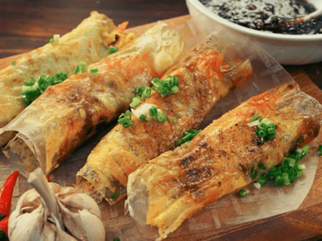 banh-trang-mam-ruoc-mon-an-gay-nghien-moi-lua-tuoi