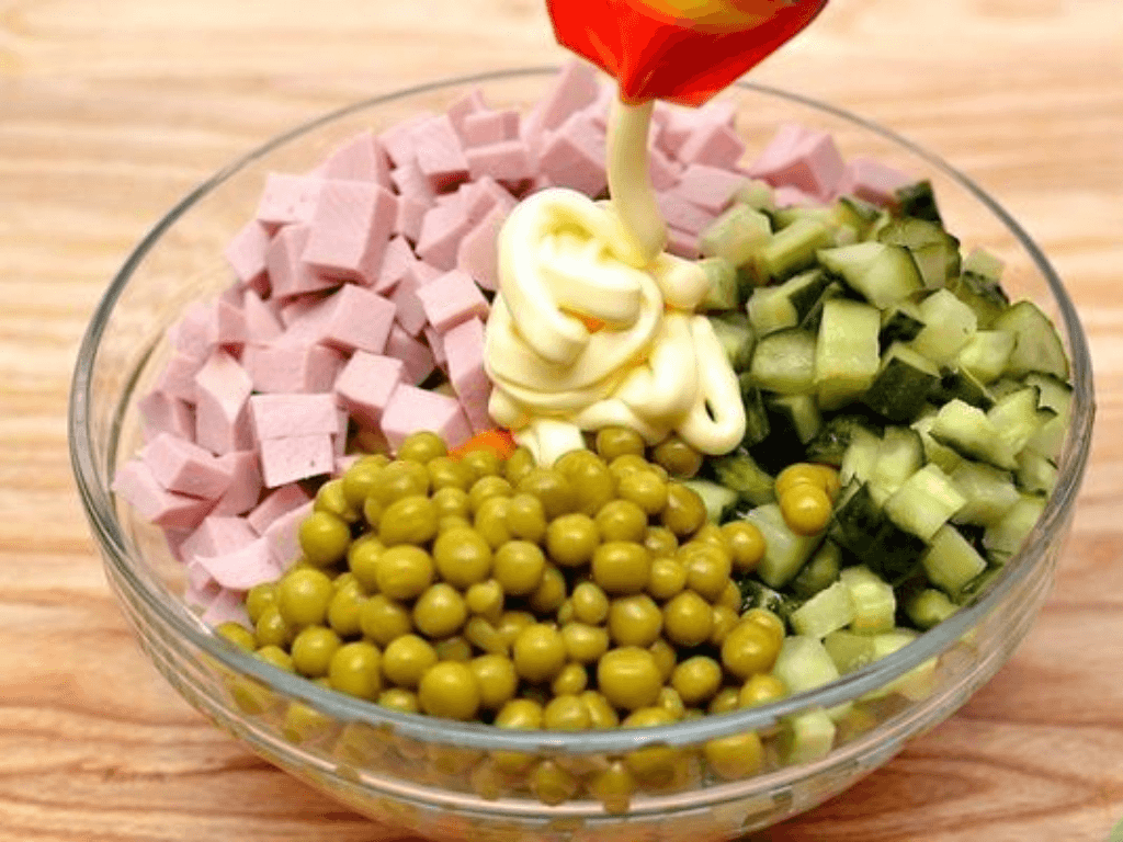 cach-lam-salad-nga-tai-nha-ai-cung-co-the-thanh-dau-bep-5-sao