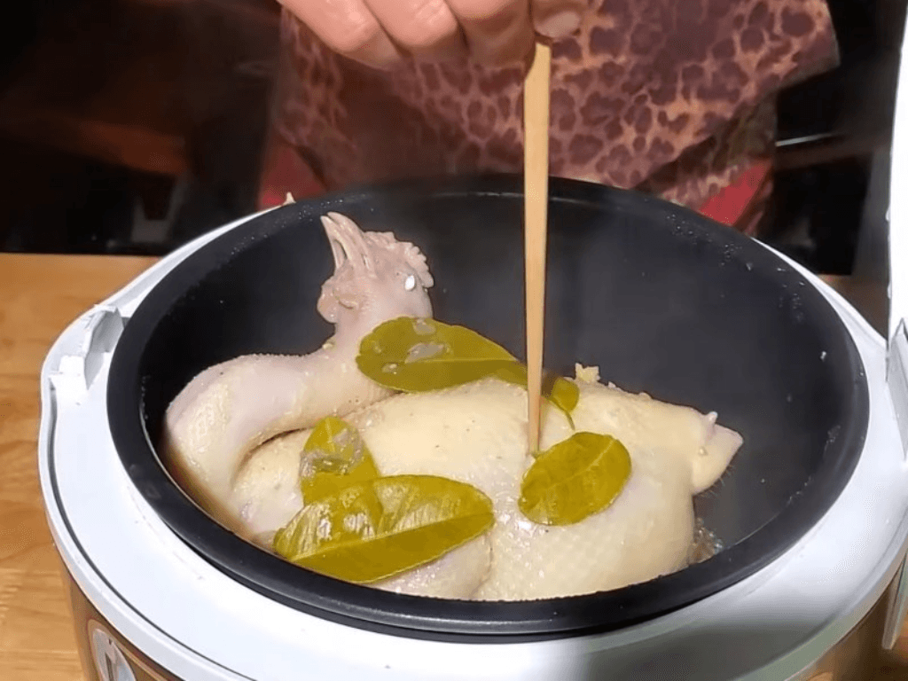 hap-ga-trong-noi-com-dien-cach-luoi-ma-thong-minh