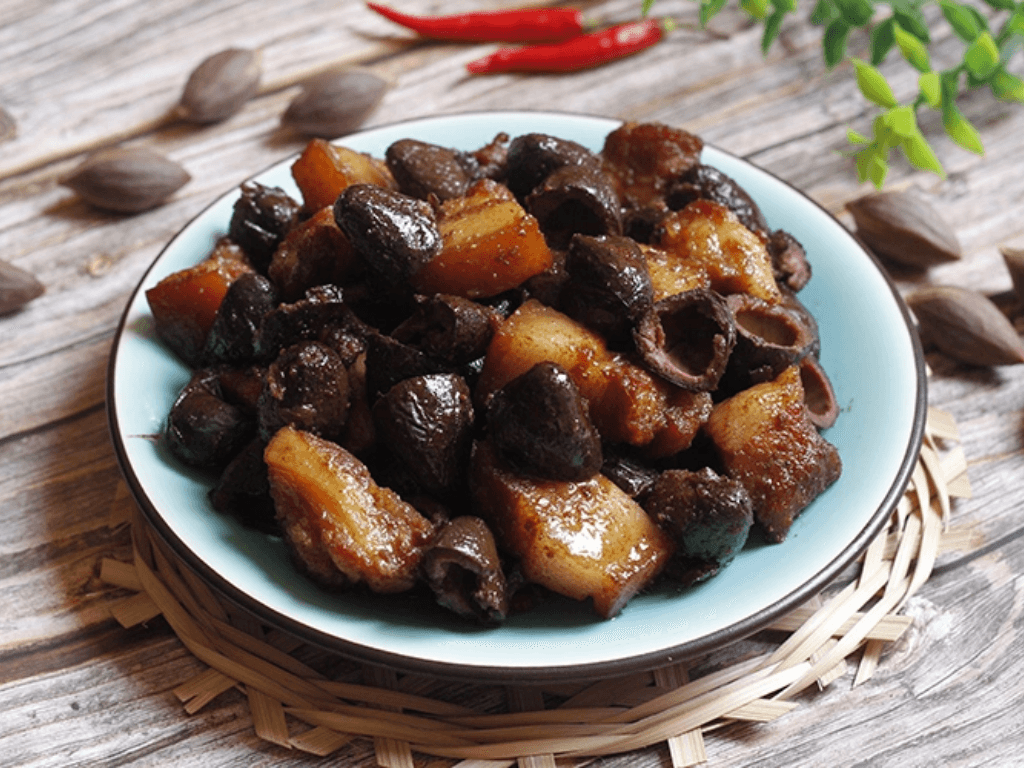 thit-kho-tram-den-mon-ngon-dua-com-so-1