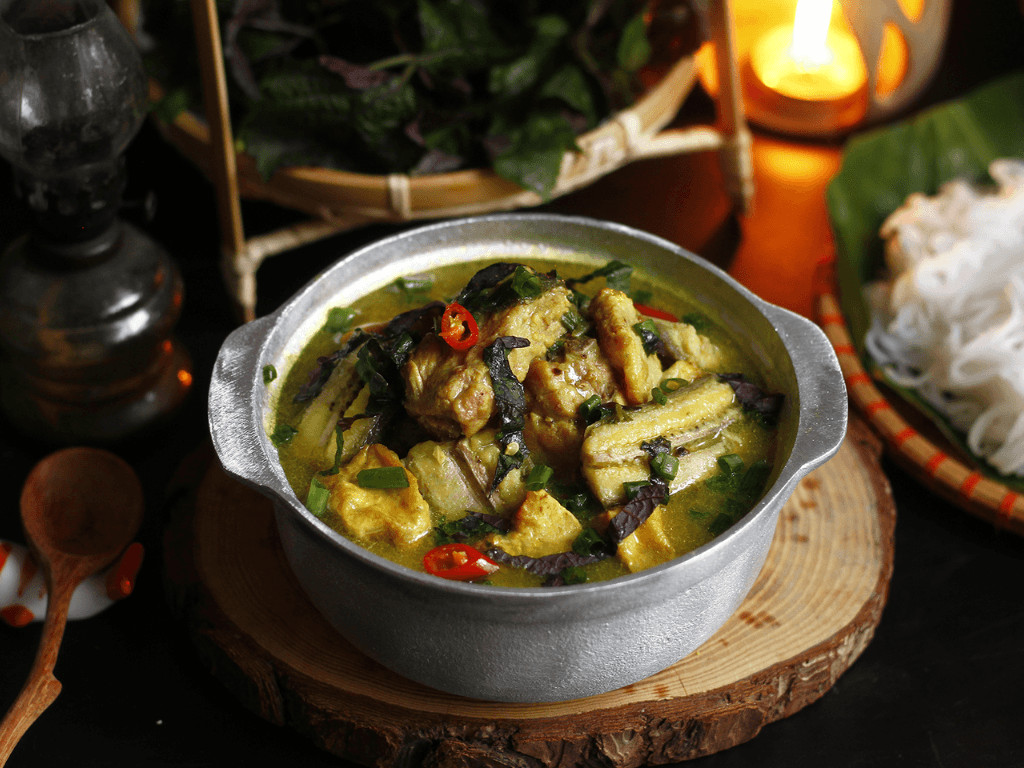 vi-sao-canh-xuong-nau-chuoi-xanh-la-mon-an-quoc-dan-cua-mam-com-viet