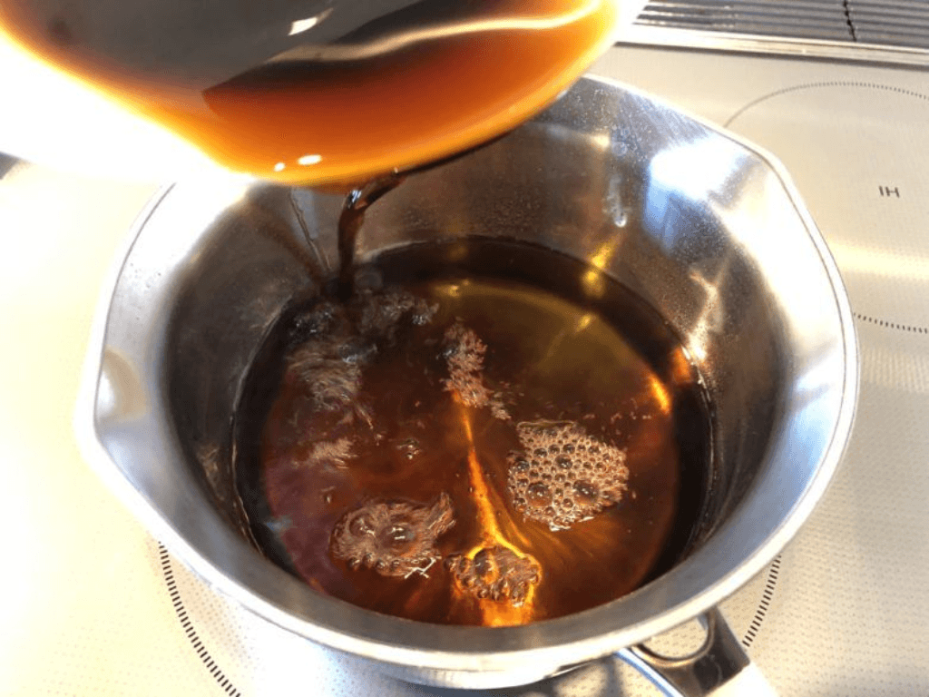 pha-nuoc-sot-sukiyaki-linh-hon-cua-mon-lau