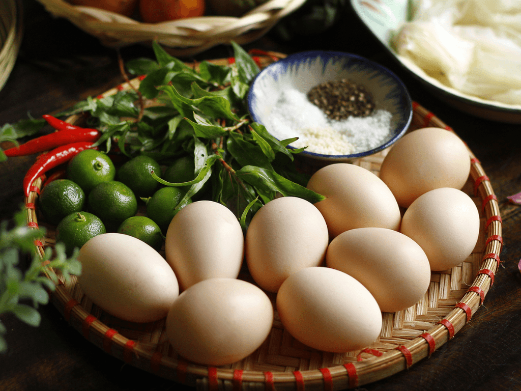 chuan-bi-nguyen-lieu-don-gian-ma-doi-hoi-chut-kheo-tay