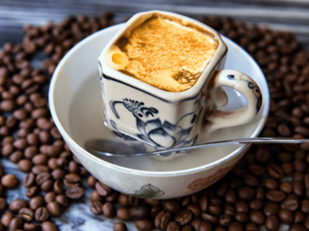 ca-phe-trung-tinh-hoa-am-thuc-ha-noi-ly-ngon-lim-tim-giua-troi-se-lanh