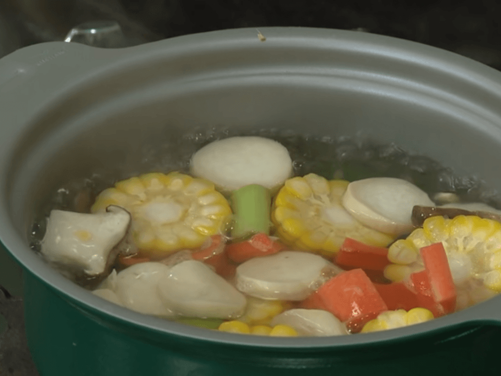 nau-nuoc-dung-linh-hon-cua-mon-banh-canh-chay