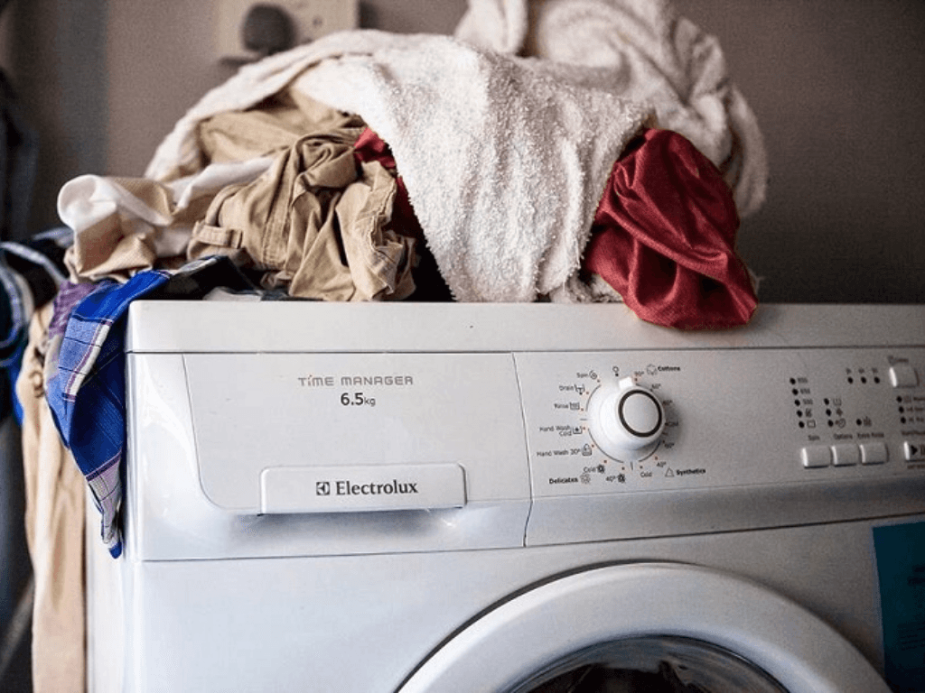 nguyen-nhan-khien-may-giat-electrolux-mat-nguon-am-tham-xuat-hien