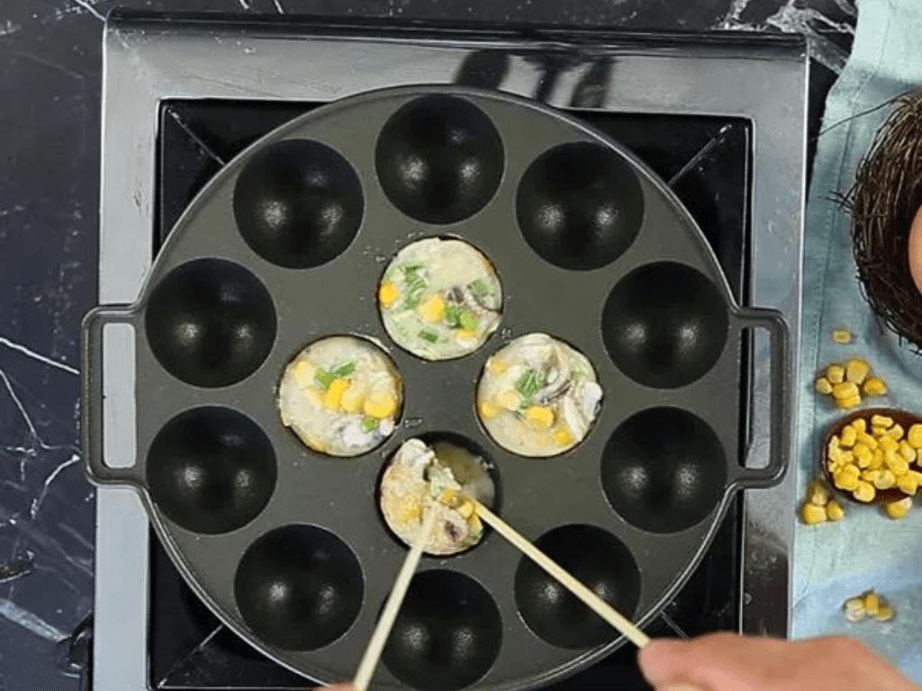 nuong-banh-takoyaki-khoanh-khac-hoi-hop-tao-nen-do-tron-hoan-hao