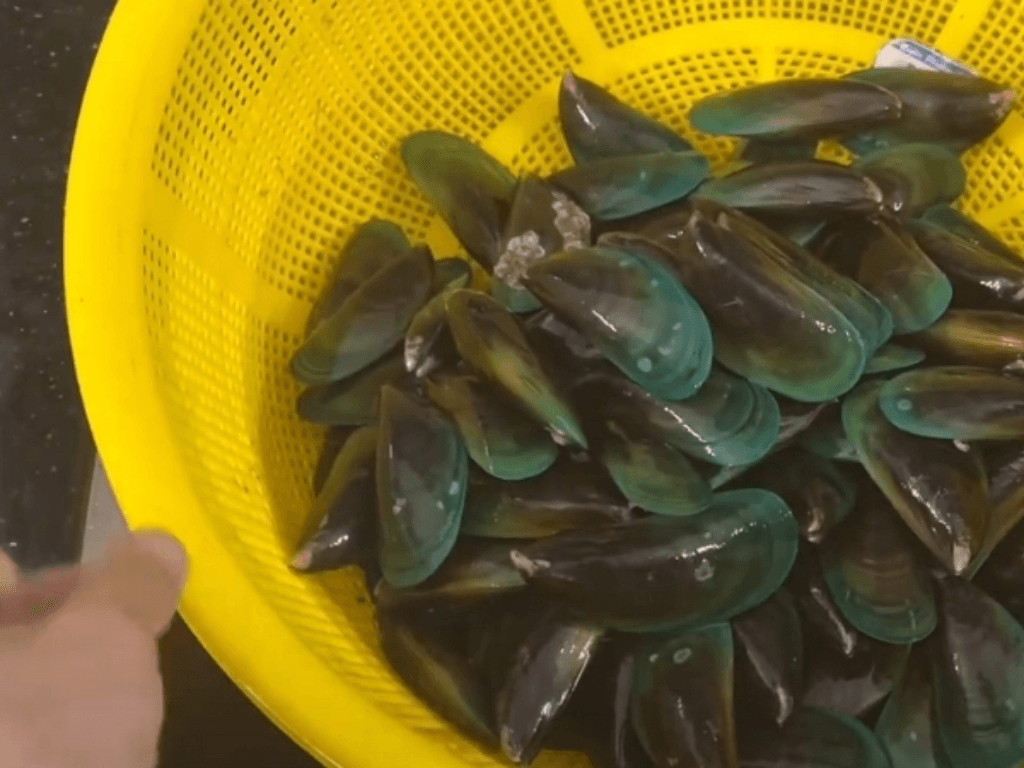 lam-sach-vem-buoc-than-toc-giup-khu-tanh-100