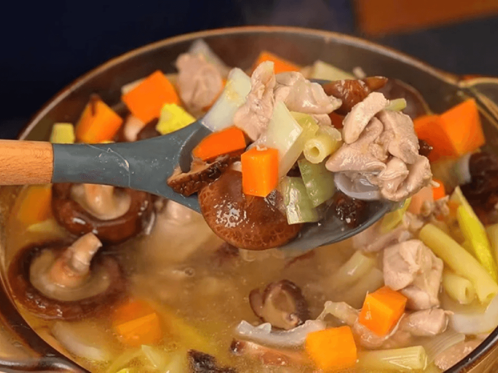 ket-hop-va-nau-thanh-mon-nui-ga-rau-cu-hoan-chinh