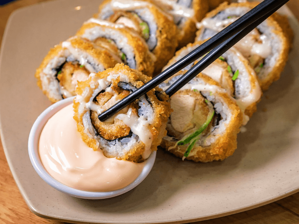 kimbap-chien-xu-ban-nang-cap-gion-rum-cua-mon-cuon-han-quoc-quen-thuoc