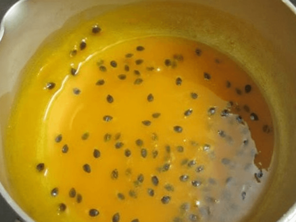 lam-sot-chanh-day-linh-hon-vang-ong-cua-mon-an