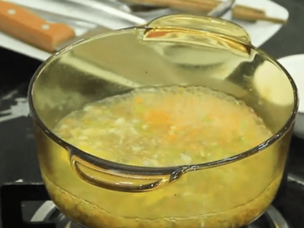 -cach-nau-chao-thit-bo-ca-chua-cho-be-min-ngot-giu-tron-duong-chat