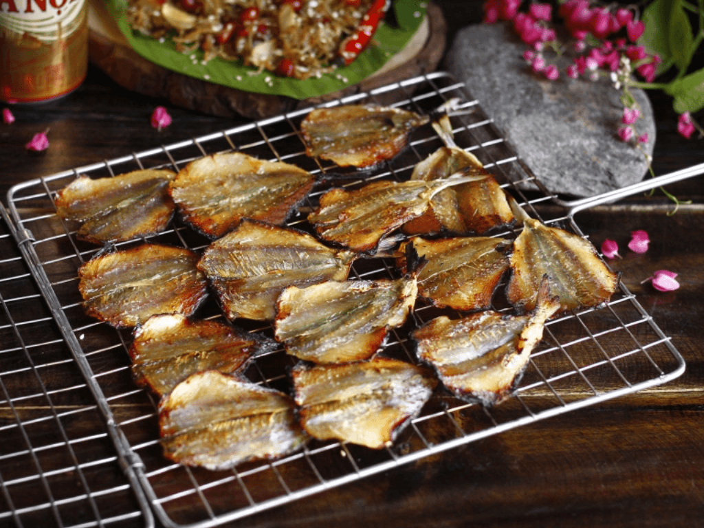 meo-hoi-sinh-ca-chi-vang-truoc-khi-nuong