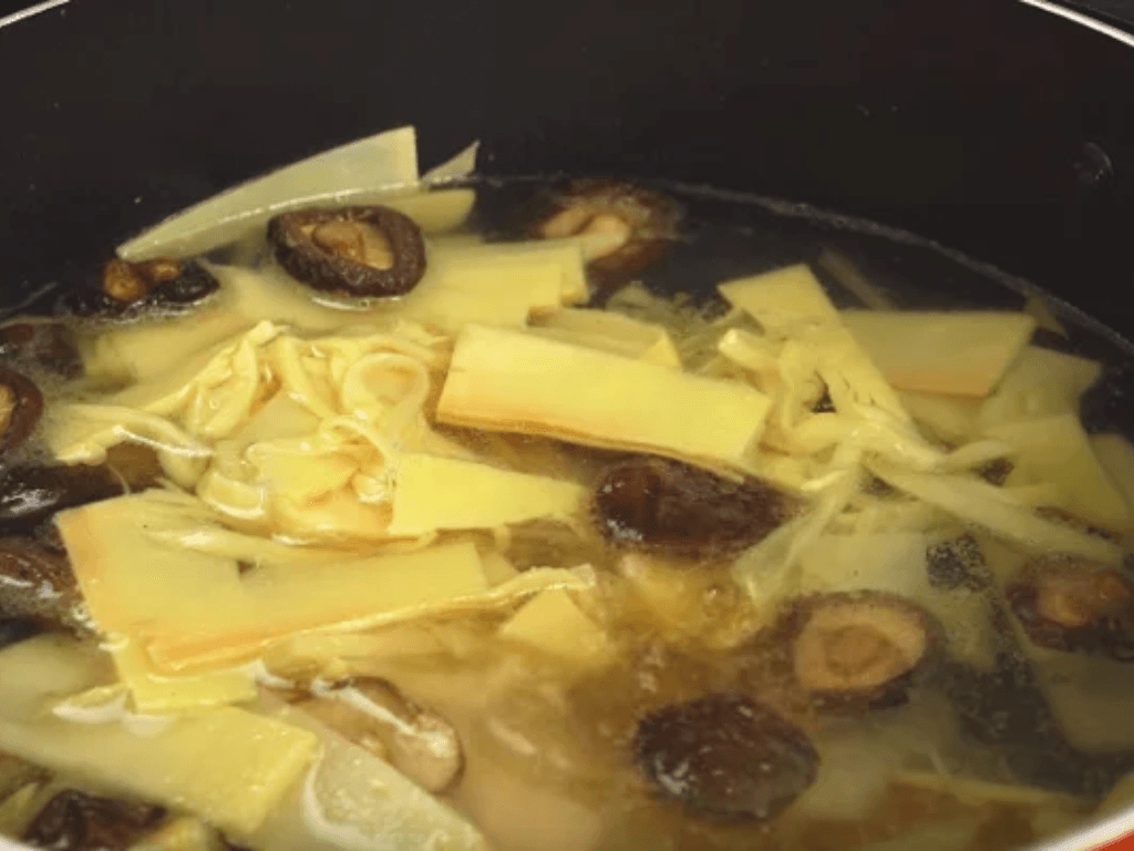 nau-nuoc-dung-bi-quyet-tao-vi-ngot-thanh-tu-nhien-khong-can-thit