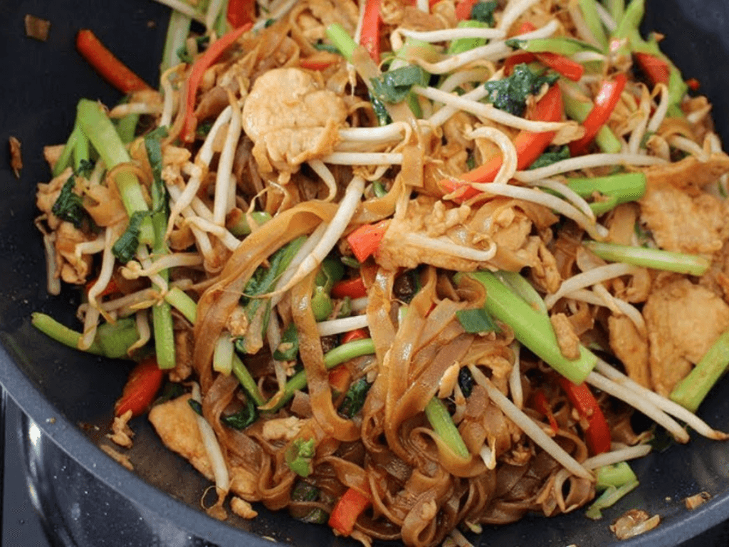 xao-pho-ga-bi-quyet-tao-vi-chua-cay-thai-chuan