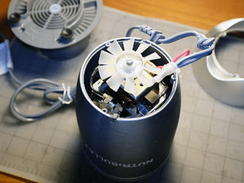 3-buoc-hoi-sinh-may-xay-sinh-to-bi-chay-tai-nha