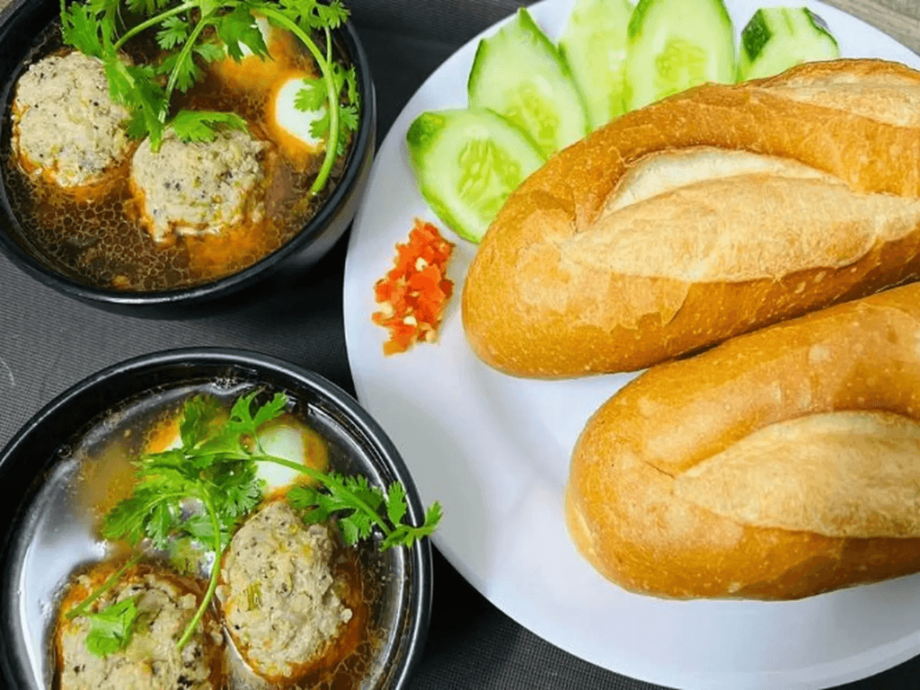 banh-mi-xiu-mai-da-lat-mon-an-gay-thuong-nho-cho-moi-lua-tuoi